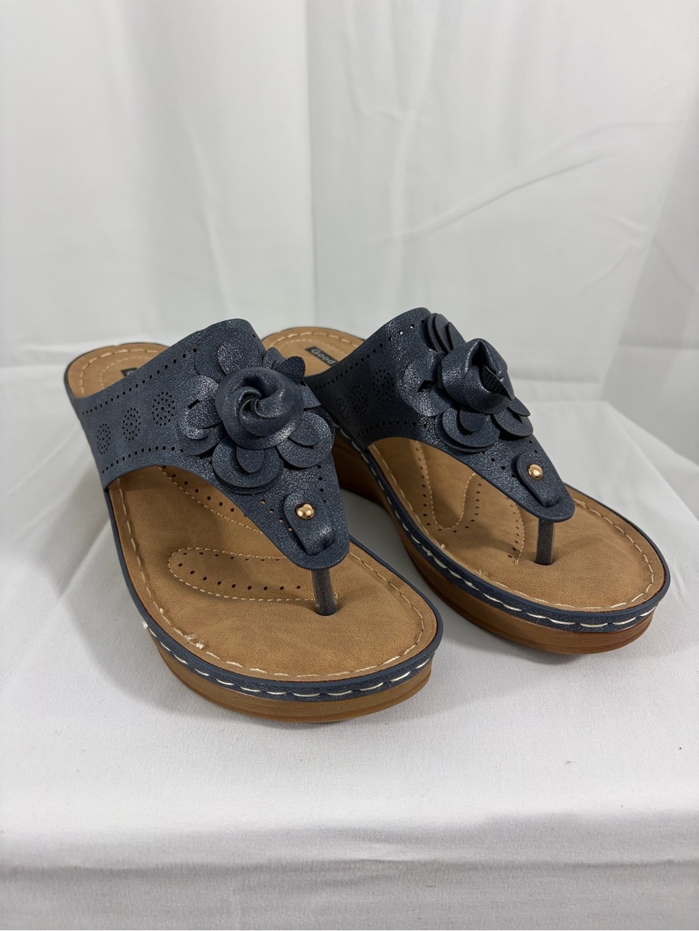 NWT Good Choice Women’s Size 7.5 Willa Navy Floral Sandals